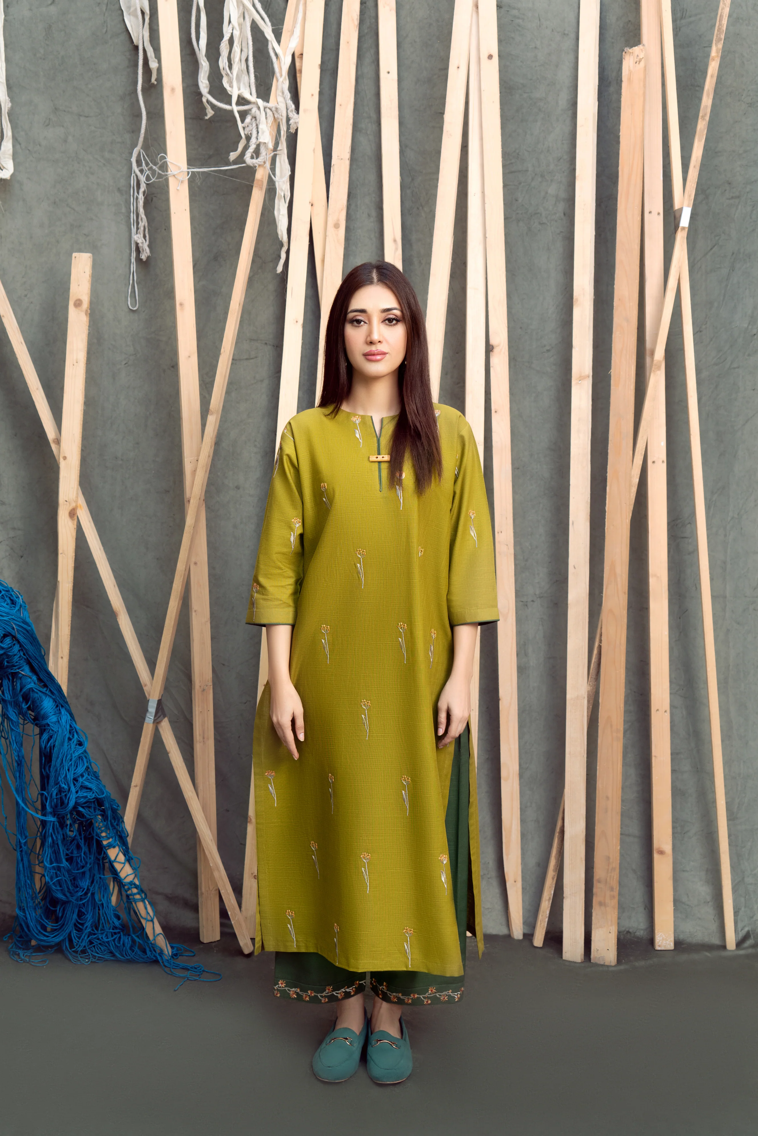 CROSS THREADS - Image 3