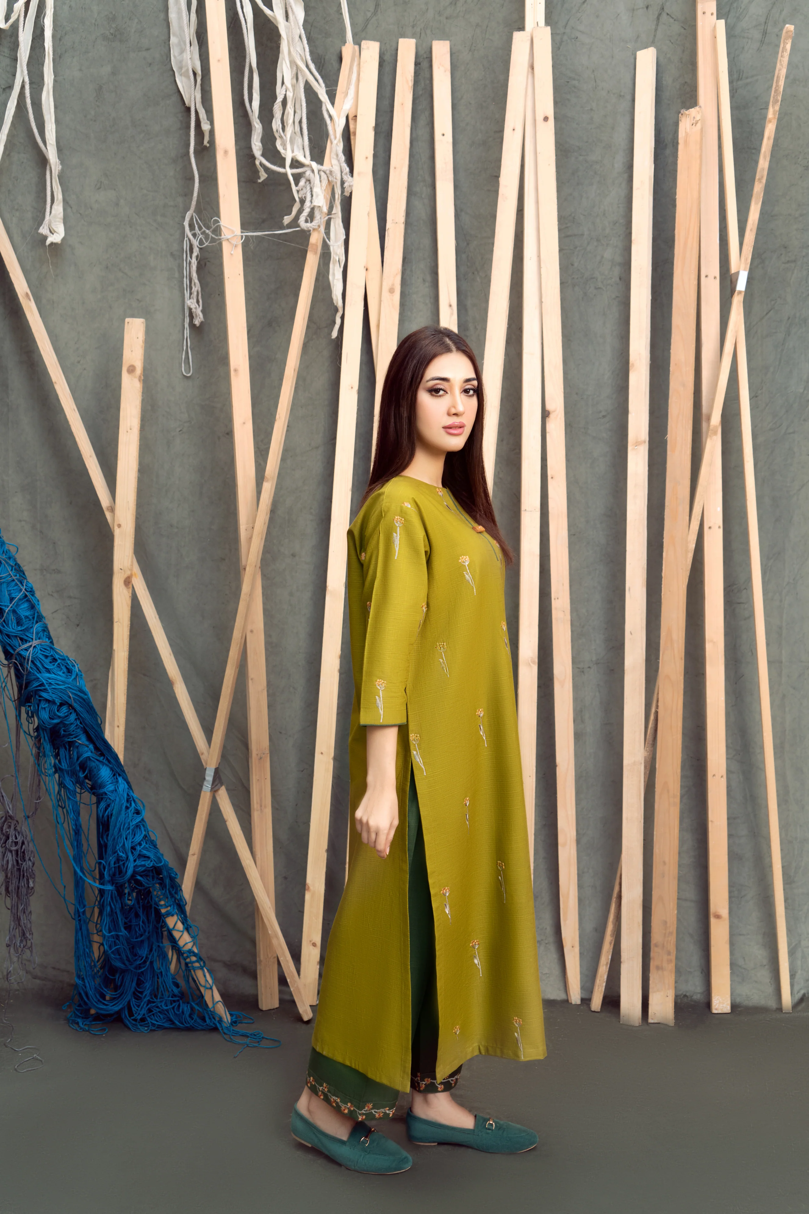 CROSS THREADS - Image 5