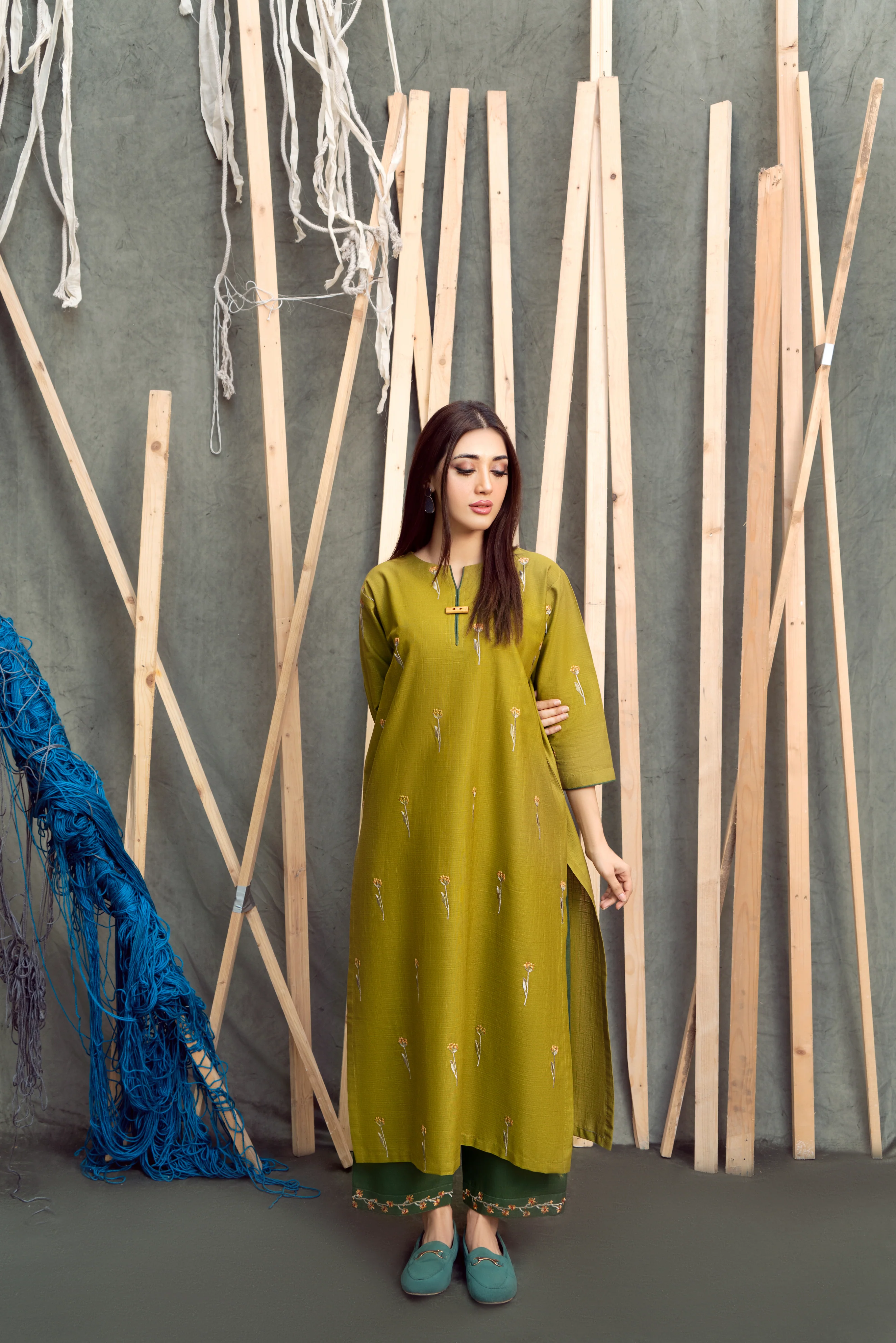 CROSS THREADS - Image 6