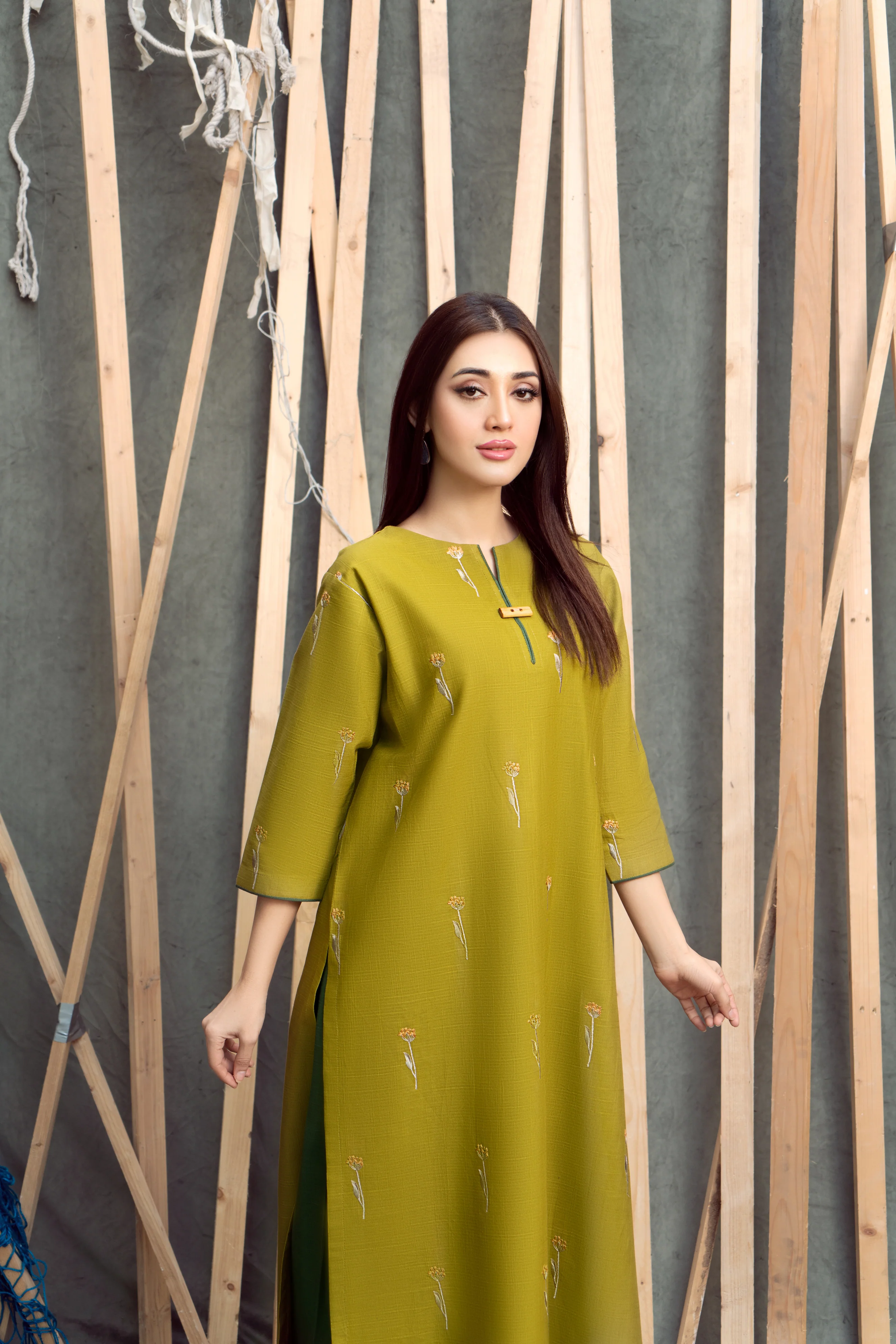 CROSS THREADS - Image 7